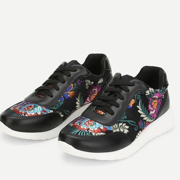 🆕Low top embroidered floral sneakers - Picture 3 of 5